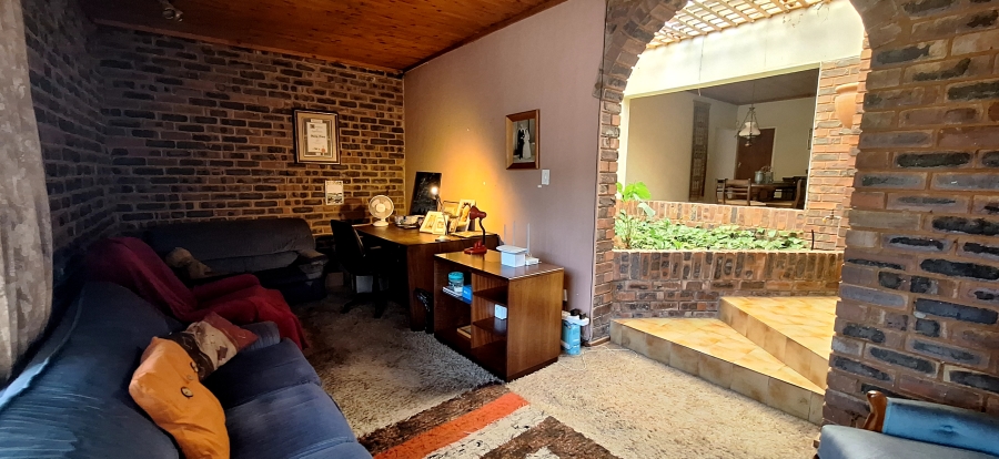 5 Bedroom Property for Sale in Murrayfield Gauteng