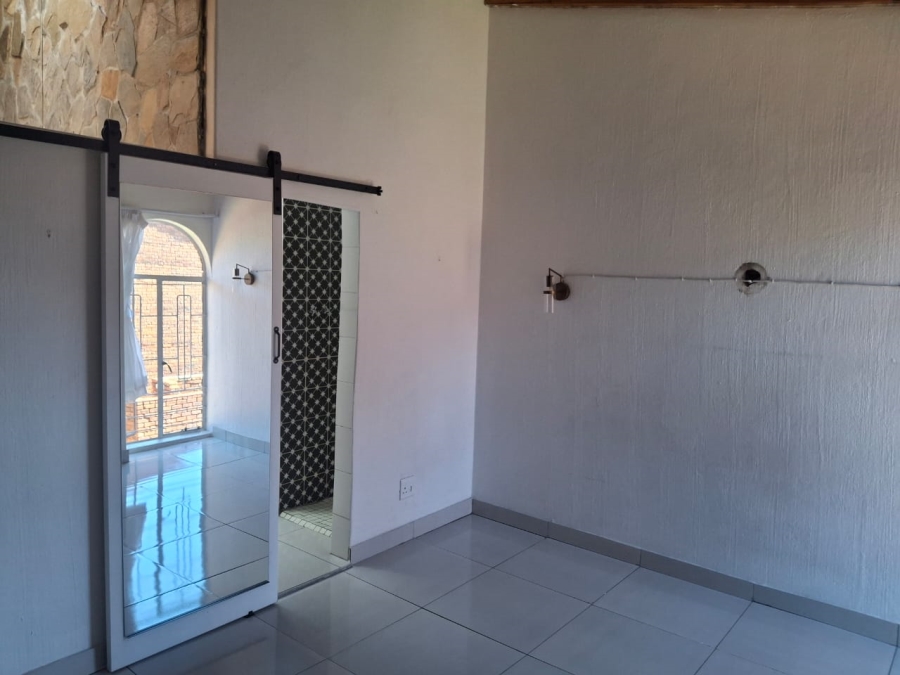 To Let 3 Bedroom Property for Rent in Linmeyer Gauteng