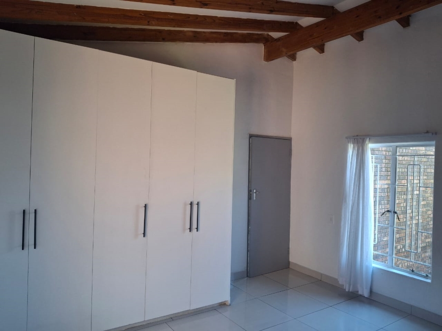 To Let 3 Bedroom Property for Rent in Linmeyer Gauteng
