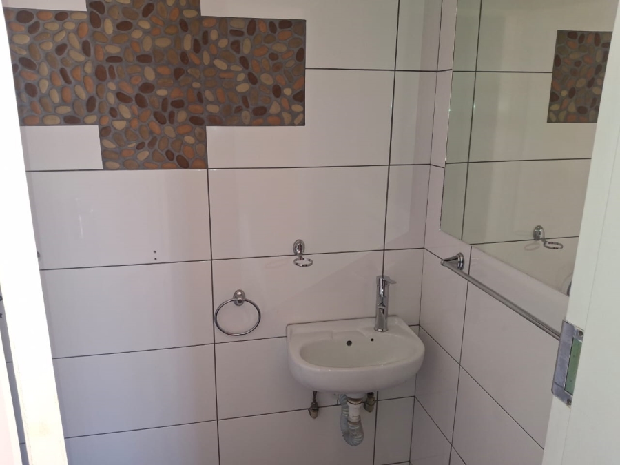 To Let 3 Bedroom Property for Rent in Linmeyer Gauteng