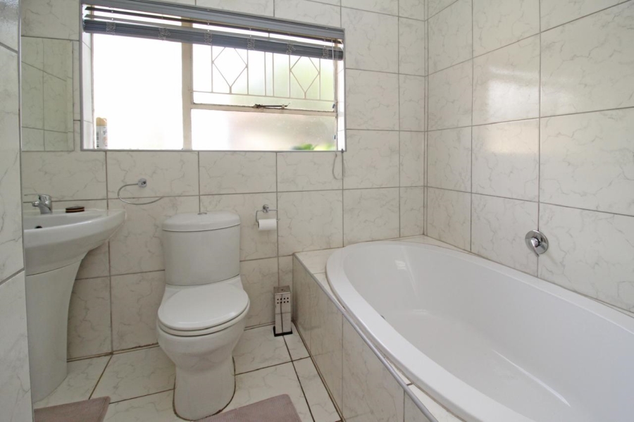 4 Bedroom Property for Sale in Freeway Park Gauteng