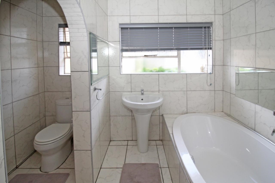 4 Bedroom Property for Sale in Freeway Park Gauteng