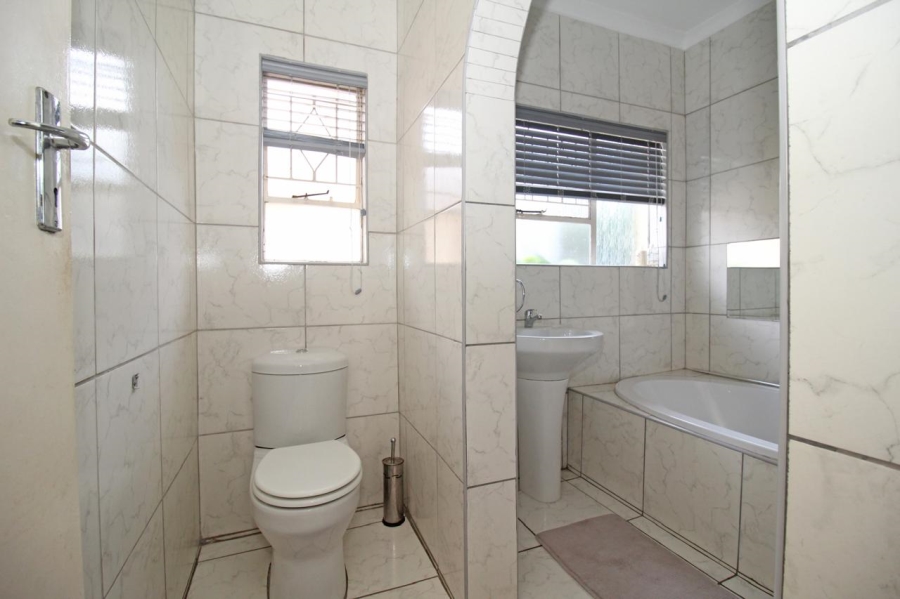 4 Bedroom Property for Sale in Freeway Park Gauteng