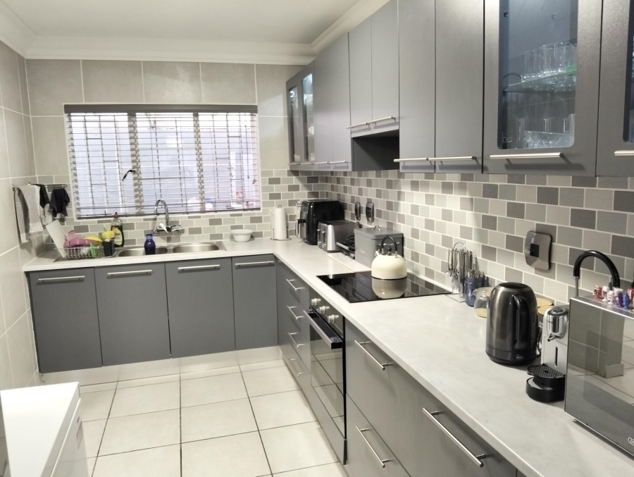 3 Bedroom Property for Sale in Garsfontein Gauteng