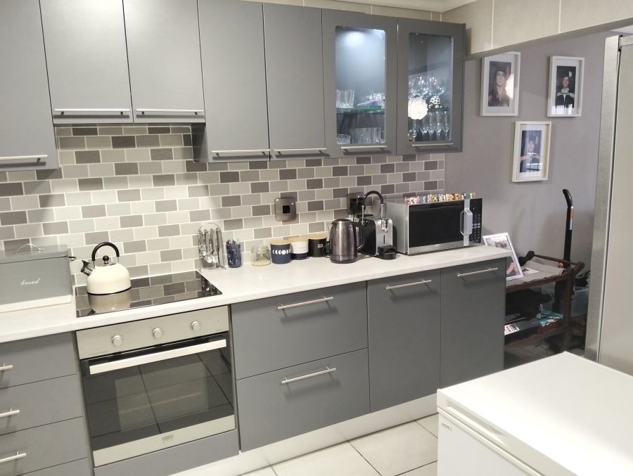 3 Bedroom Property for Sale in Garsfontein Gauteng