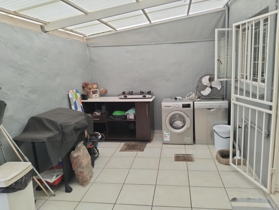 3 Bedroom Property for Sale in Garsfontein Gauteng