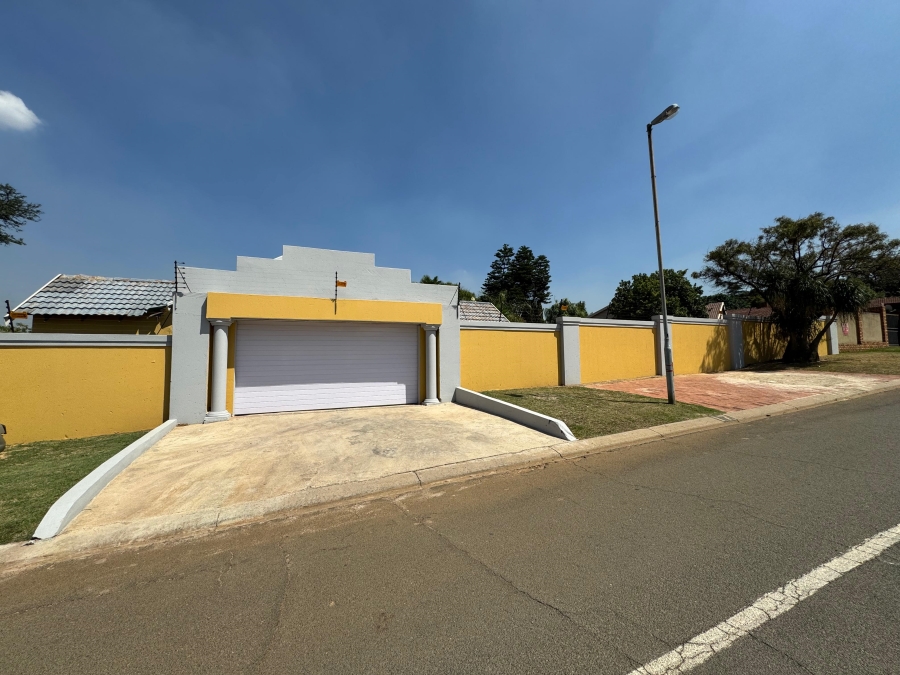 4 Bedroom Property for Sale in Mulbarton Gauteng