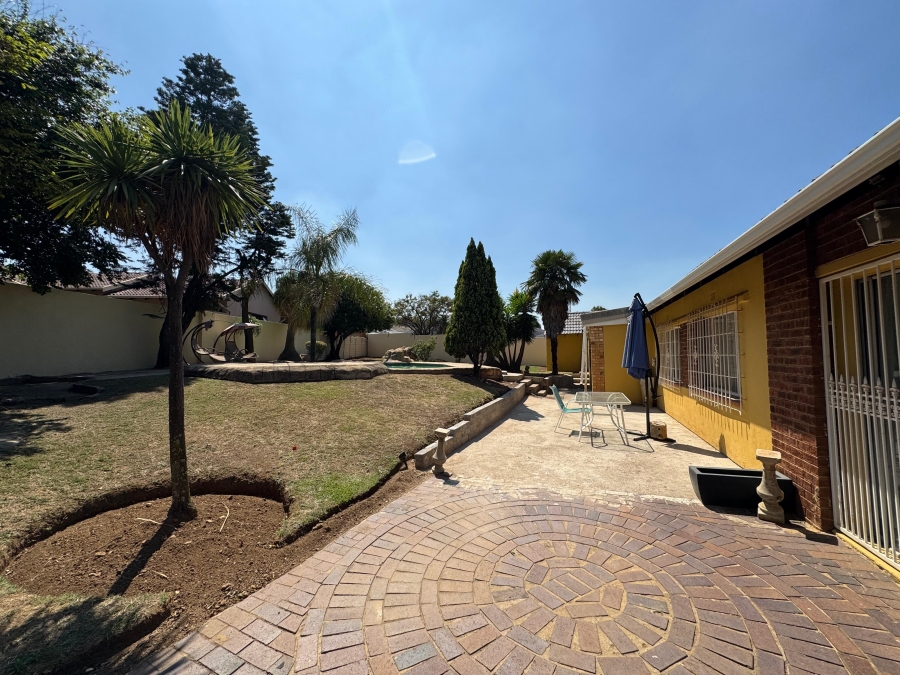 4 Bedroom Property for Sale in Mulbarton Gauteng