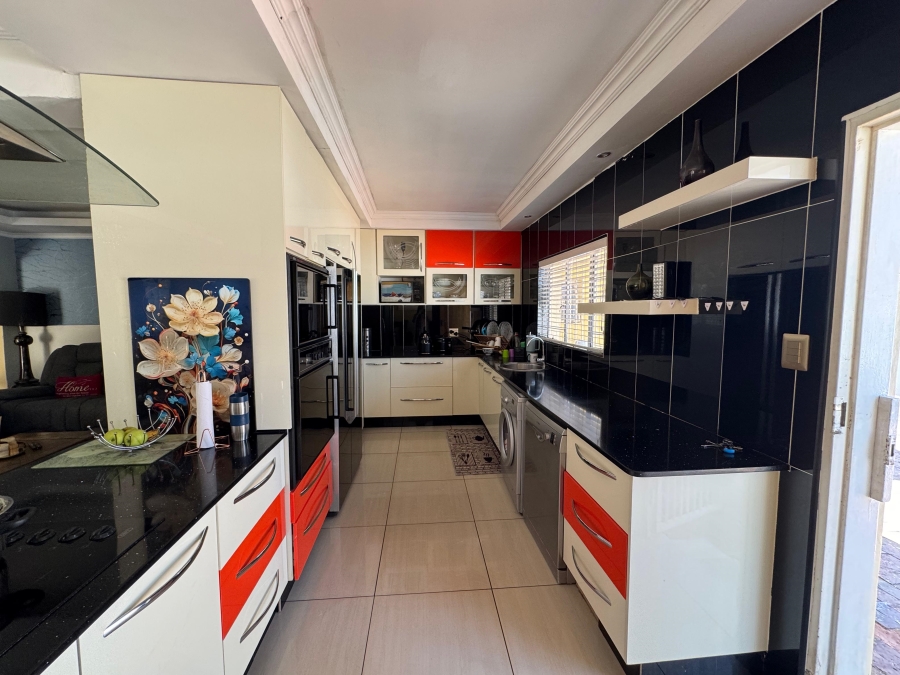 4 Bedroom Property for Sale in Mulbarton Gauteng