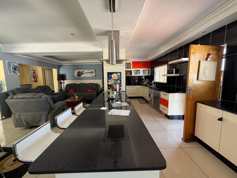 4 Bedroom Property for Sale in Mulbarton Gauteng