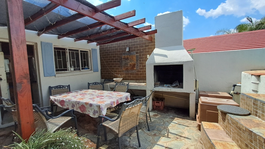 4 Bedroom Property for Sale in Overkruin Gauteng
