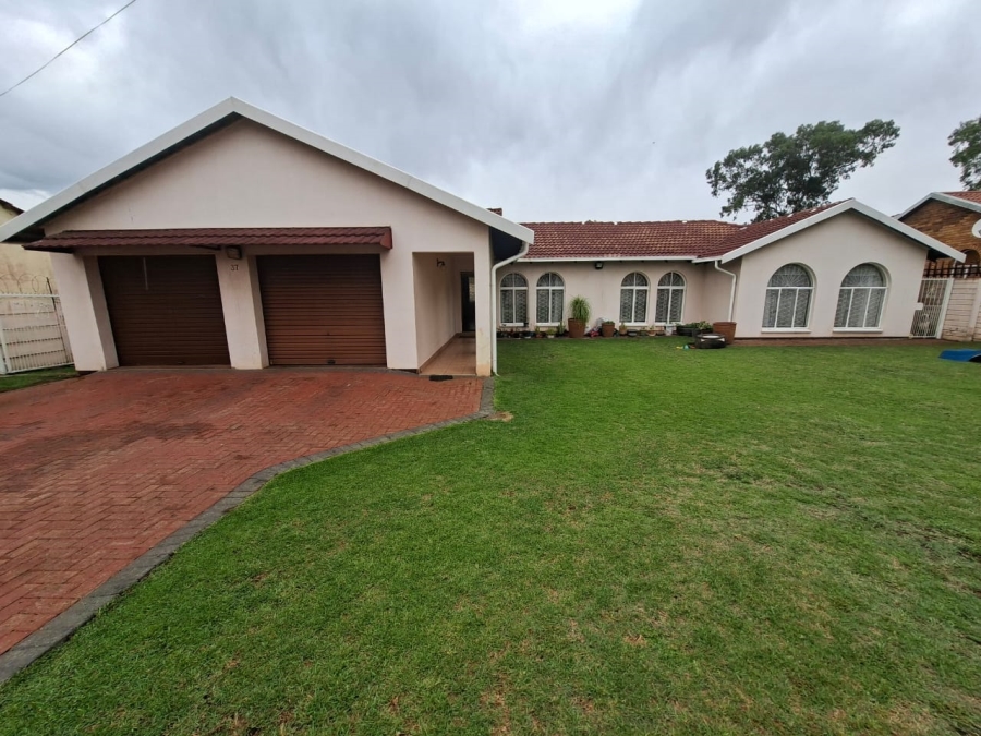 3 Bedroom Property for Sale in Bakerton Gauteng