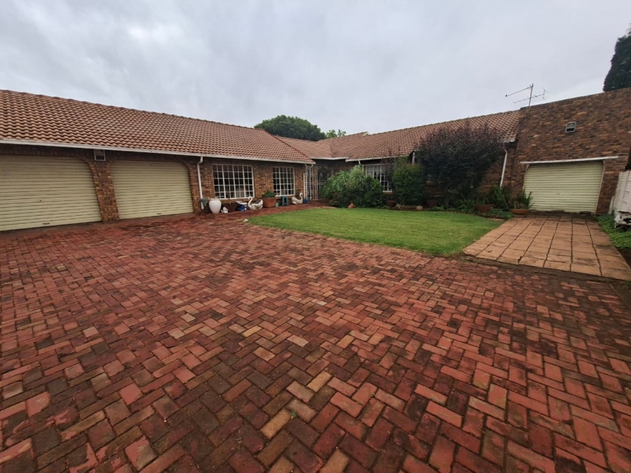4 Bedroom Property for Sale in Bakerton Gauteng