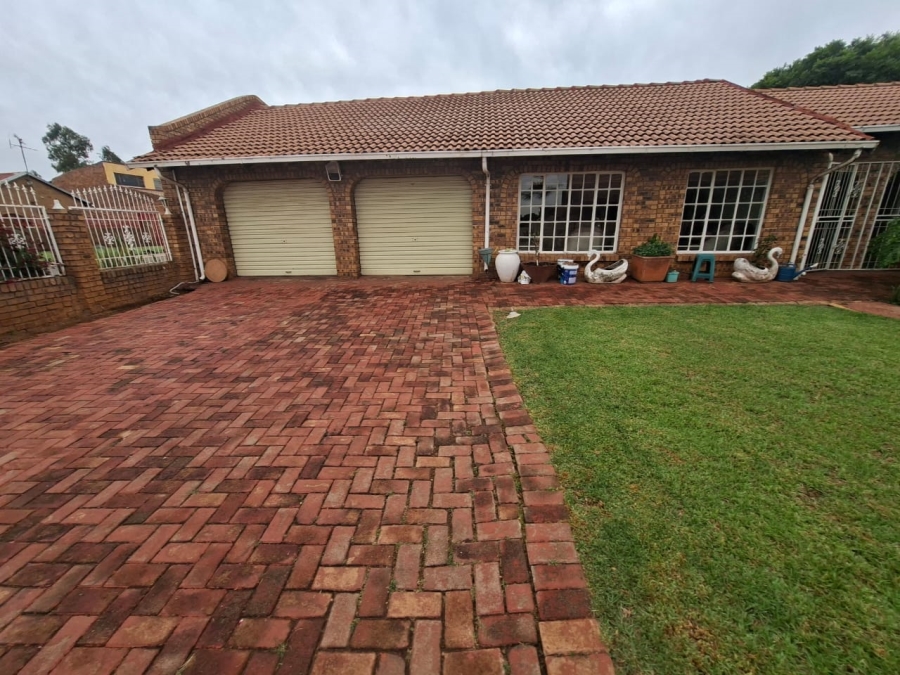4 Bedroom Property for Sale in Bakerton Gauteng