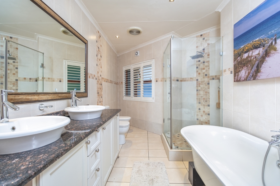 4 Bedroom Property for Sale in Lonehill Gauteng