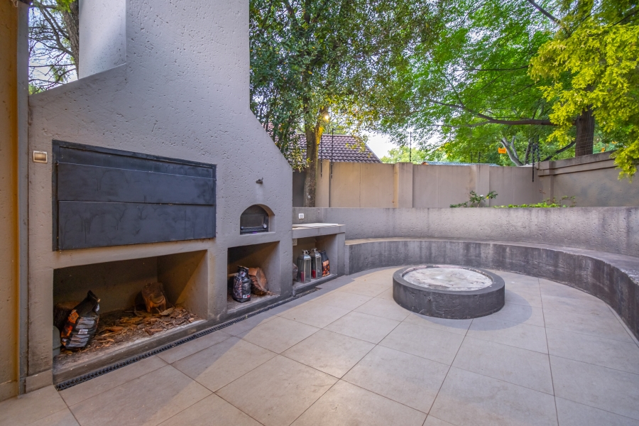 4 Bedroom Property for Sale in Lonehill Gauteng