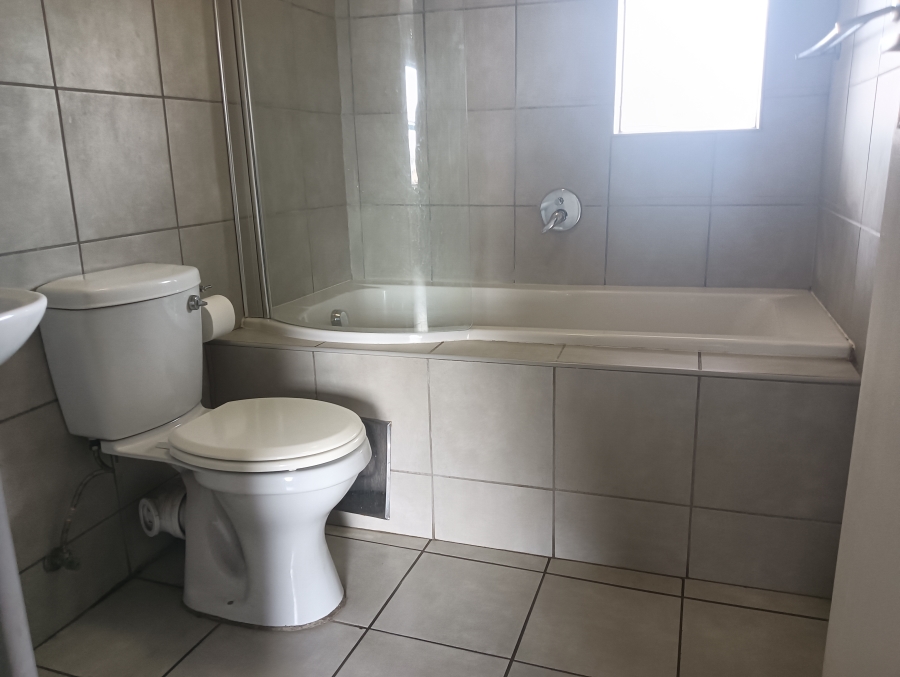 2 Bedroom Property for Sale in Heuweloord Gauteng