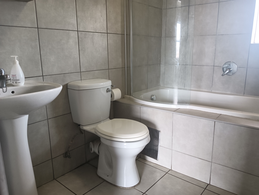2 Bedroom Property for Sale in Heuweloord Gauteng