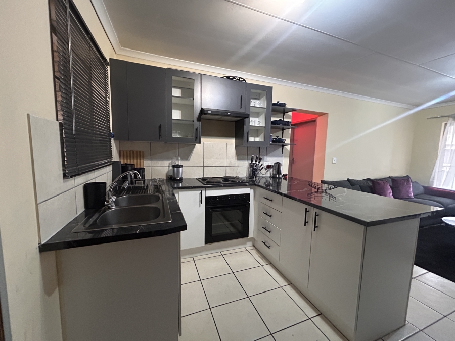 To Let 2 Bedroom Property for Rent in North Riding Gauteng