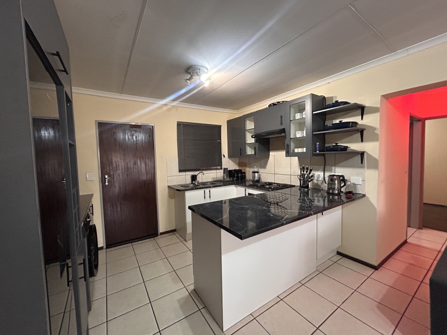 To Let 2 Bedroom Property for Rent in North Riding Gauteng