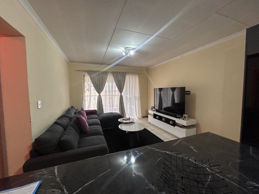 To Let 2 Bedroom Property for Rent in North Riding Gauteng