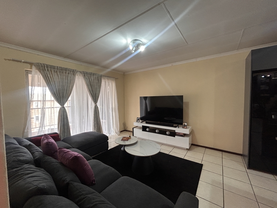 To Let 2 Bedroom Property for Rent in North Riding Gauteng