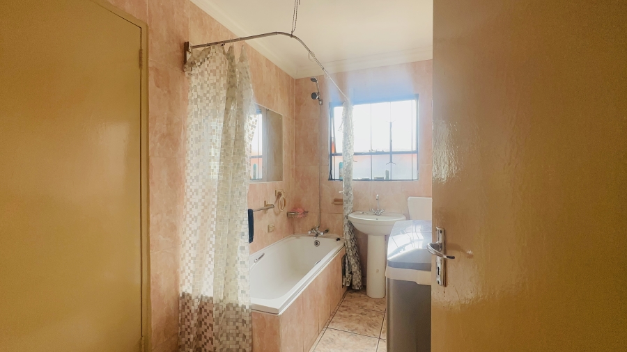 2 Bedroom Property for Sale in Tsakane Ext 5 Gauteng