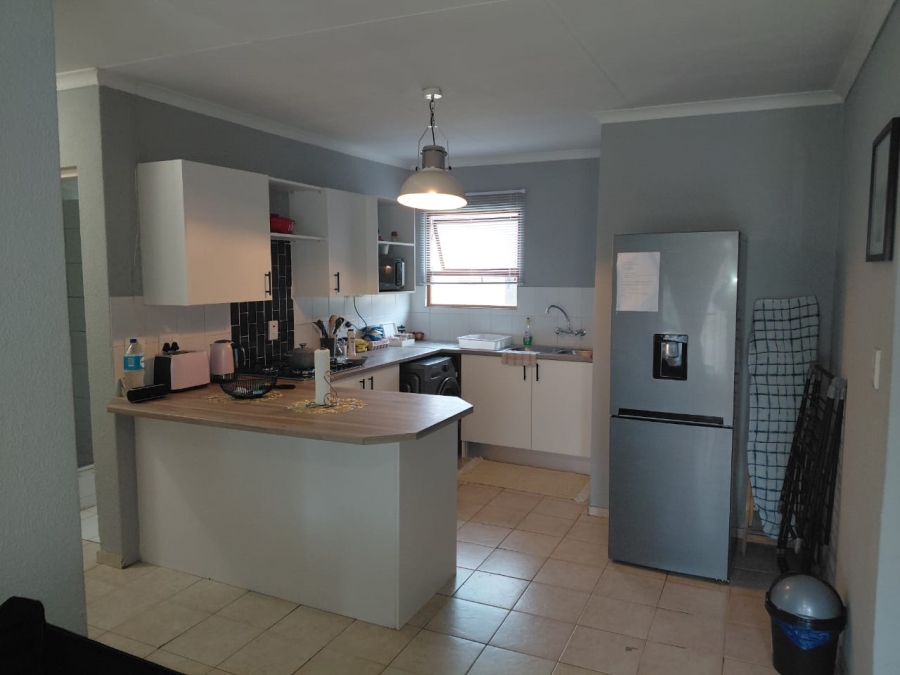 To Let 2 Bedroom Property for Rent in Sundowner Gauteng