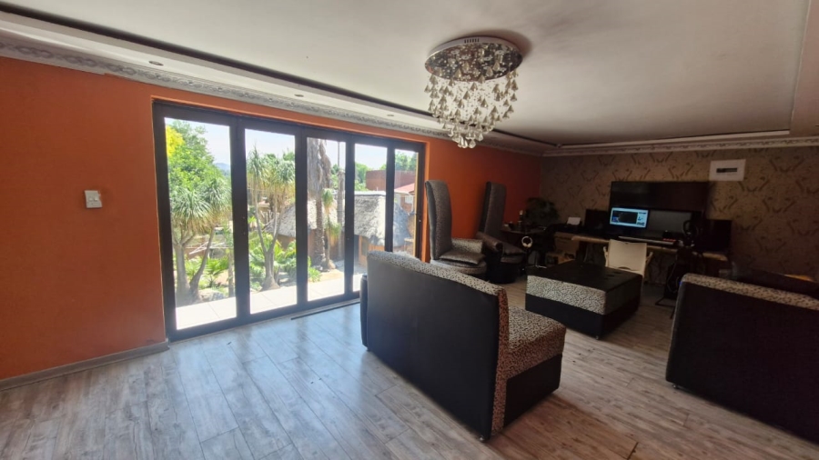 5 Bedroom Property for Sale in Brackendowns Gauteng