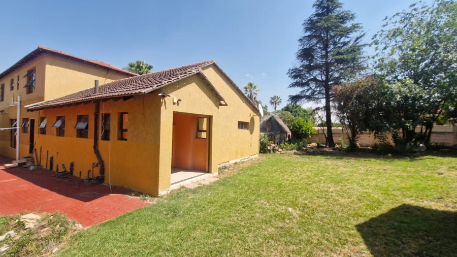 5 Bedroom Property for Sale in Brackendowns Gauteng