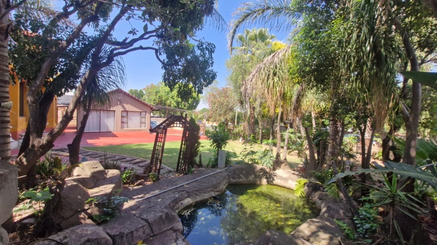 5 Bedroom Property for Sale in Brackendowns Gauteng