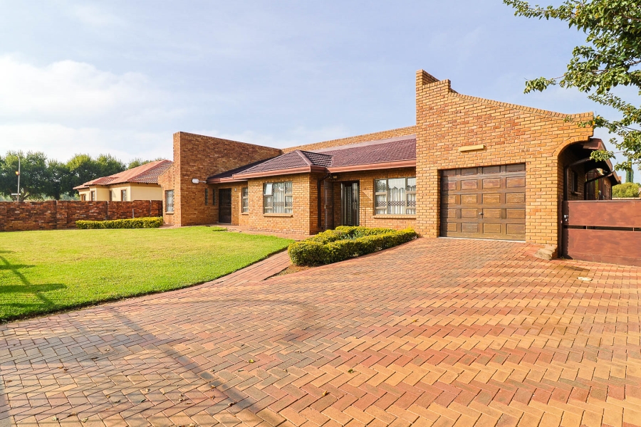 4 Bedroom Property for Sale in Selcourt Gauteng