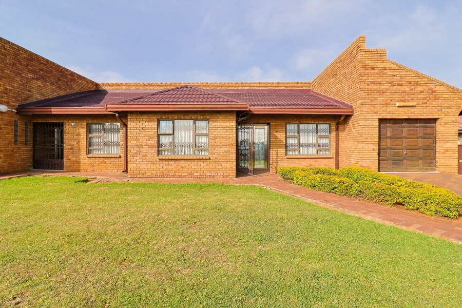 4 Bedroom Property for Sale in Selcourt Gauteng