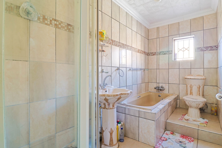 4 Bedroom Property for Sale in Selcourt Gauteng