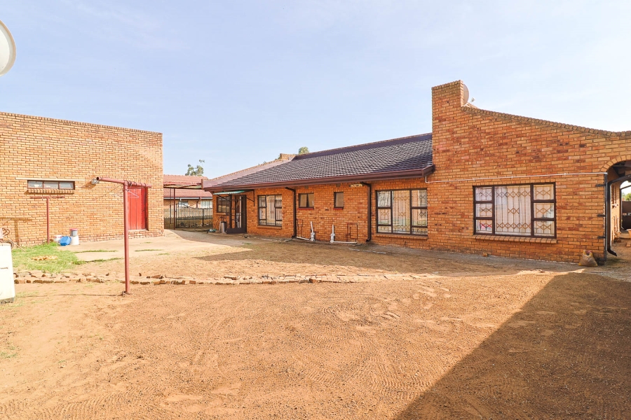 4 Bedroom Property for Sale in Selcourt Gauteng