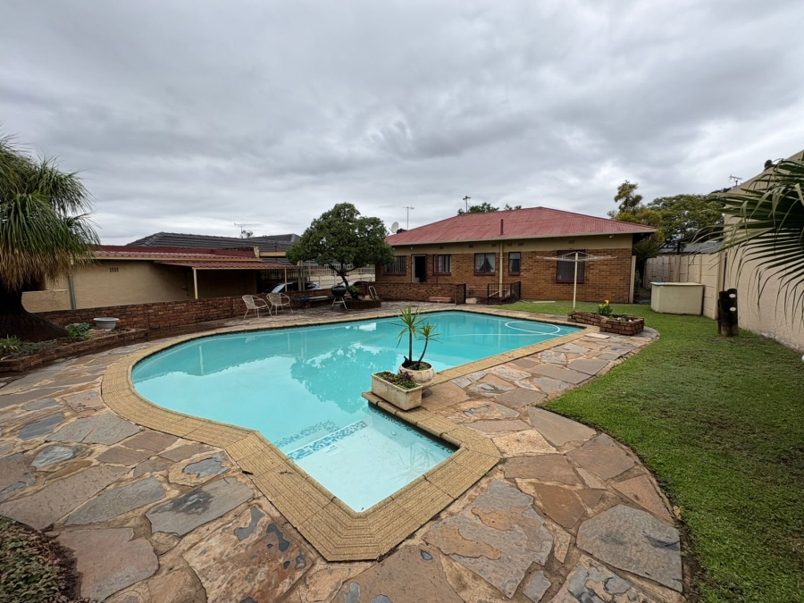 3 Bedroom Property for Sale in Homestead Gauteng