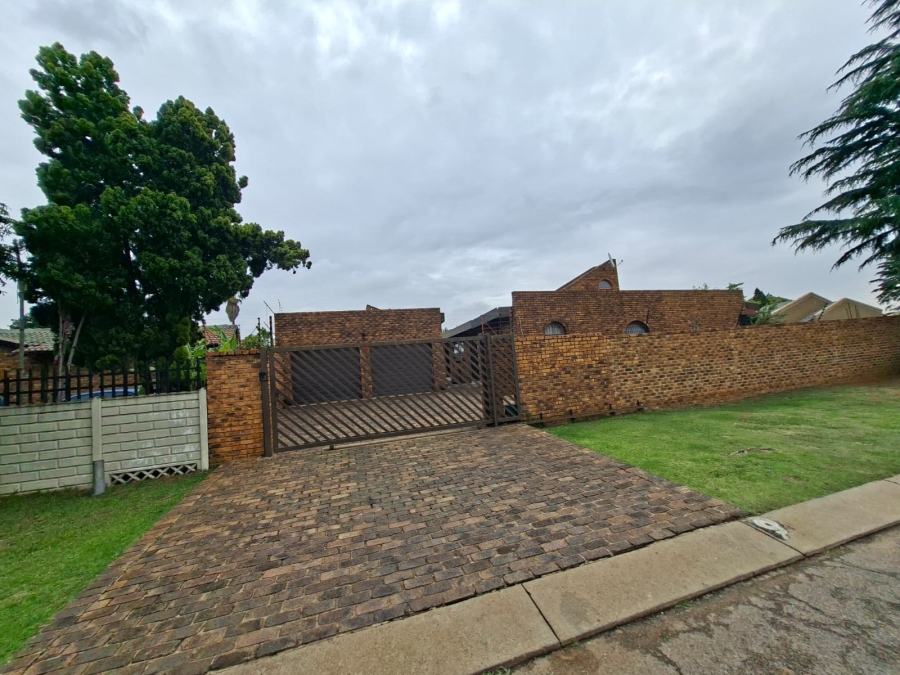 4 Bedroom Property for Sale in Dalpark Gauteng