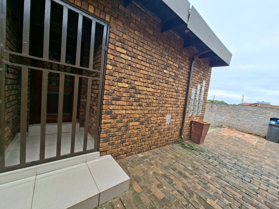 4 Bedroom Property for Sale in Dalpark Gauteng