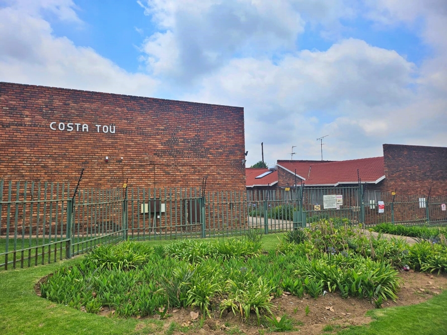 3 Bedroom Property for Sale in Birchleigh Gauteng