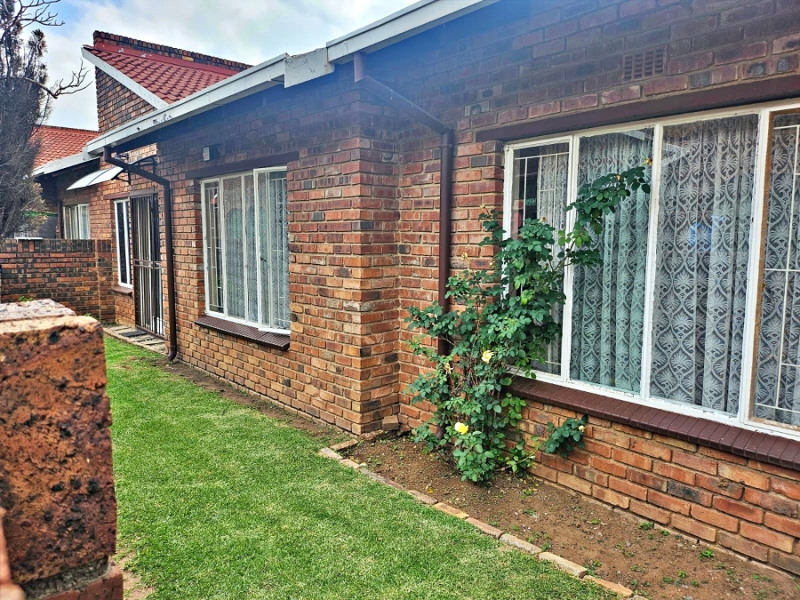 3 Bedroom Property for Sale in Birchleigh Gauteng