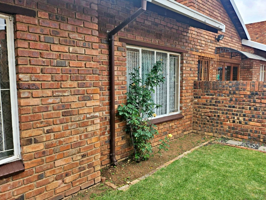 3 Bedroom Property for Sale in Birchleigh Gauteng
