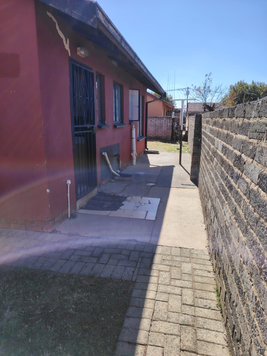 2 Bedroom Property for Sale in Unitas Park Gauteng