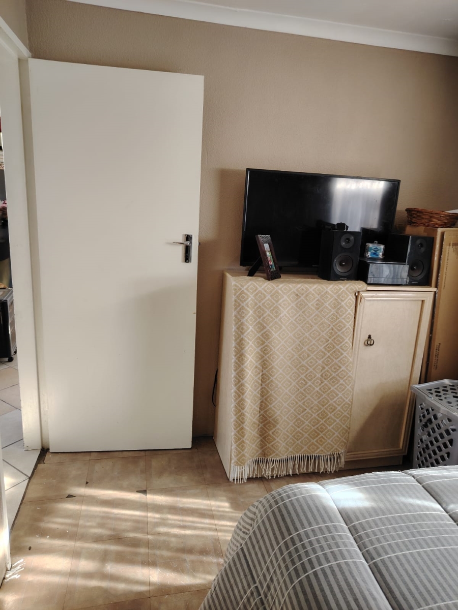 2 Bedroom Property for Sale in Unitas Park Gauteng