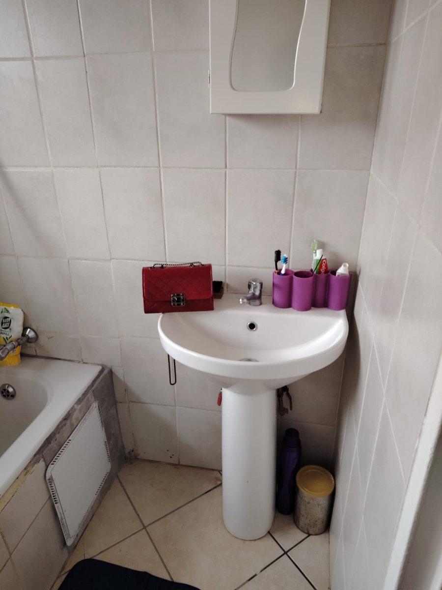 2 Bedroom Property for Sale in Unitas Park Gauteng