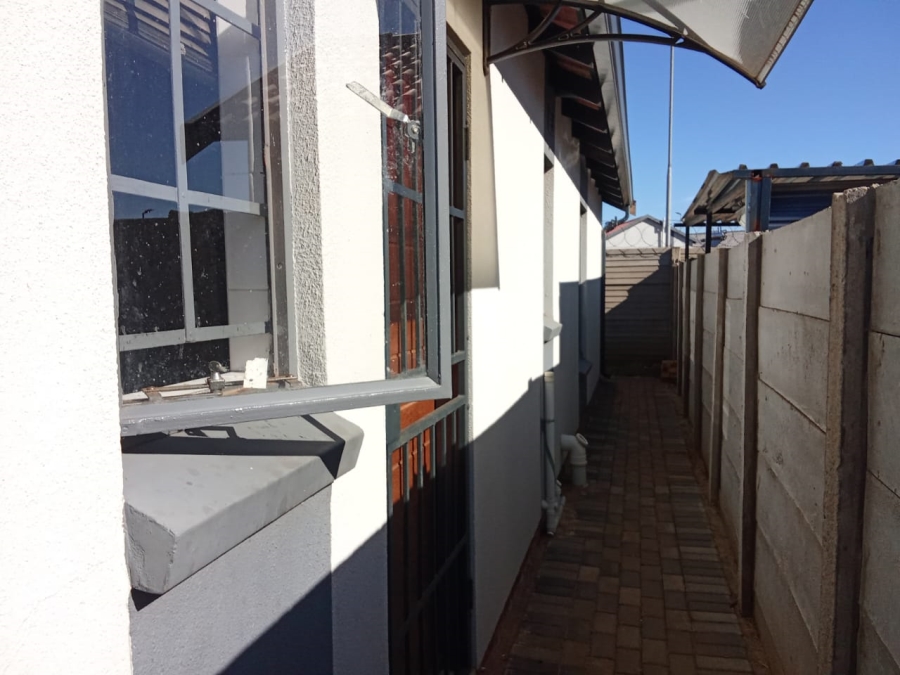 To Let 3 Bedroom Property for Rent in Sky City Gauteng