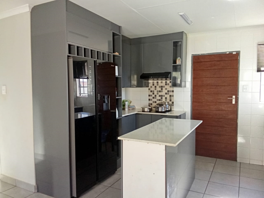 To Let 3 Bedroom Property for Rent in Sky City Gauteng