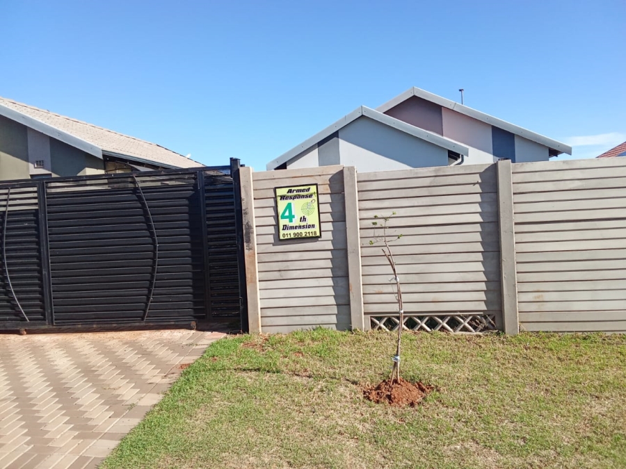 To Let 3 Bedroom Property for Rent in Sky City Gauteng