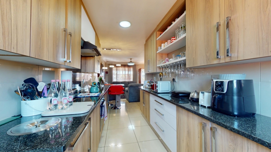 2 Bedroom Property for Sale in Beyers Park Gauteng