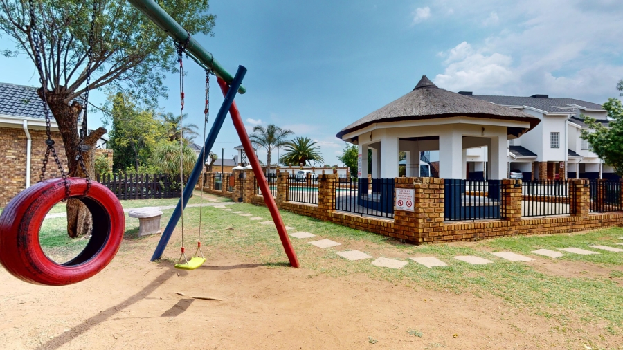 2 Bedroom Property for Sale in Beyers Park Gauteng