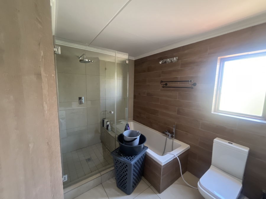 2 Bedroom Property for Sale in Bedford Gardens Gauteng